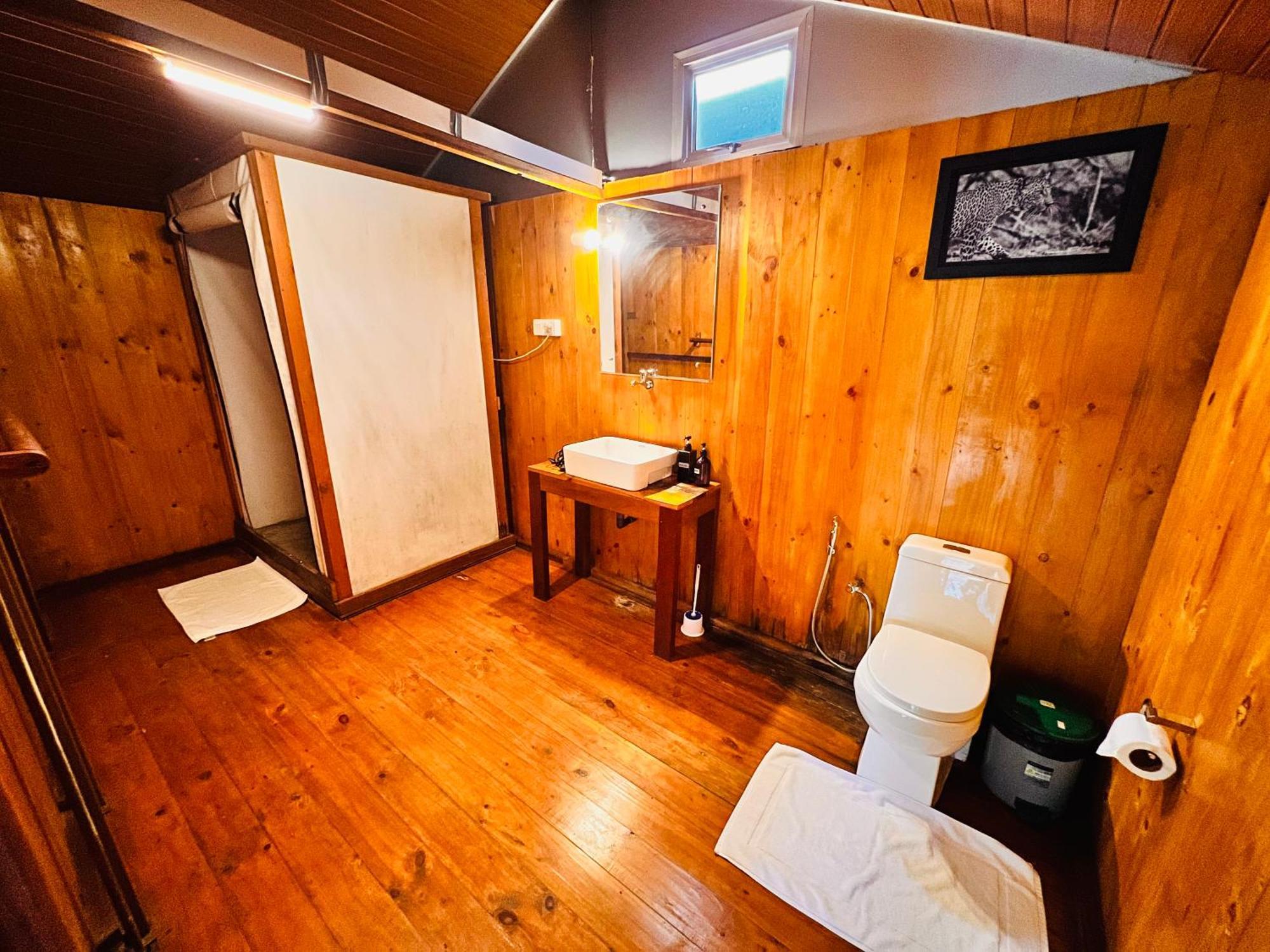 Yala Hotel Lion -Air Conditioned High Luxury Safari Camp Extérieur photo