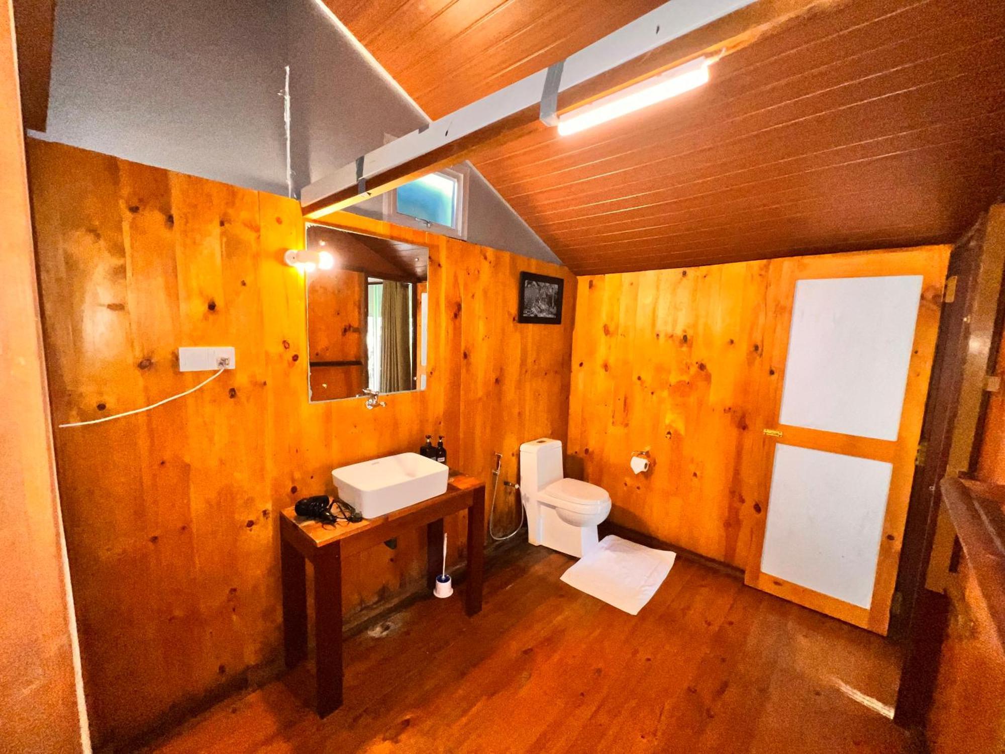 Yala Hotel Lion -Air Conditioned High Luxury Safari Camp Extérieur photo