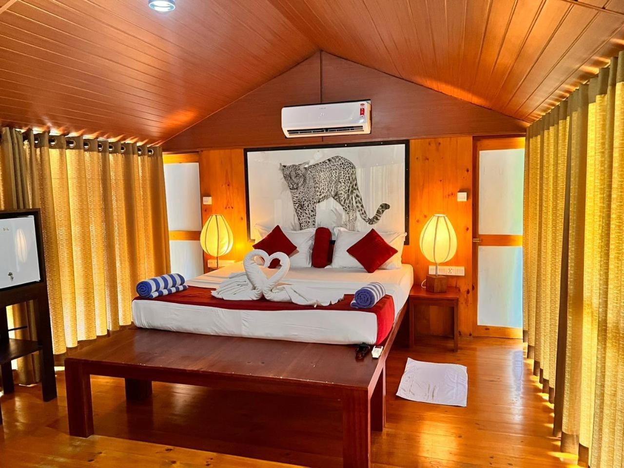 Yala Hotel Lion -Air Conditioned High Luxury Safari Camp Extérieur photo